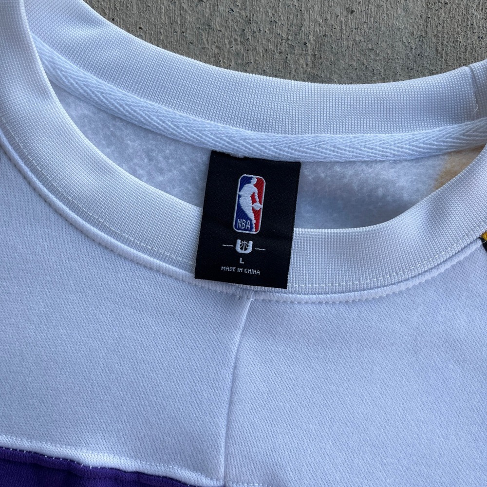 Los Angeles Lakers NBA Mens Crewneck Sweatshirt‎ Size L Purple White Yellow NWOT - Picture 2 of 7